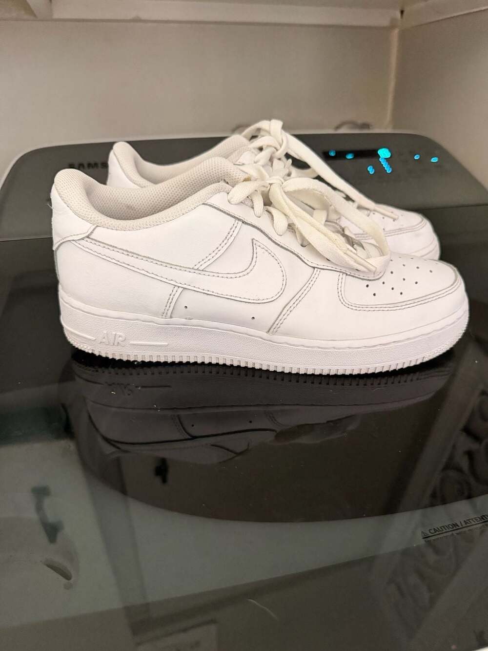 Nike Air Force 1 Low GS Triple White Youth Sneakers DH2920-111 - Picture 2 of 5